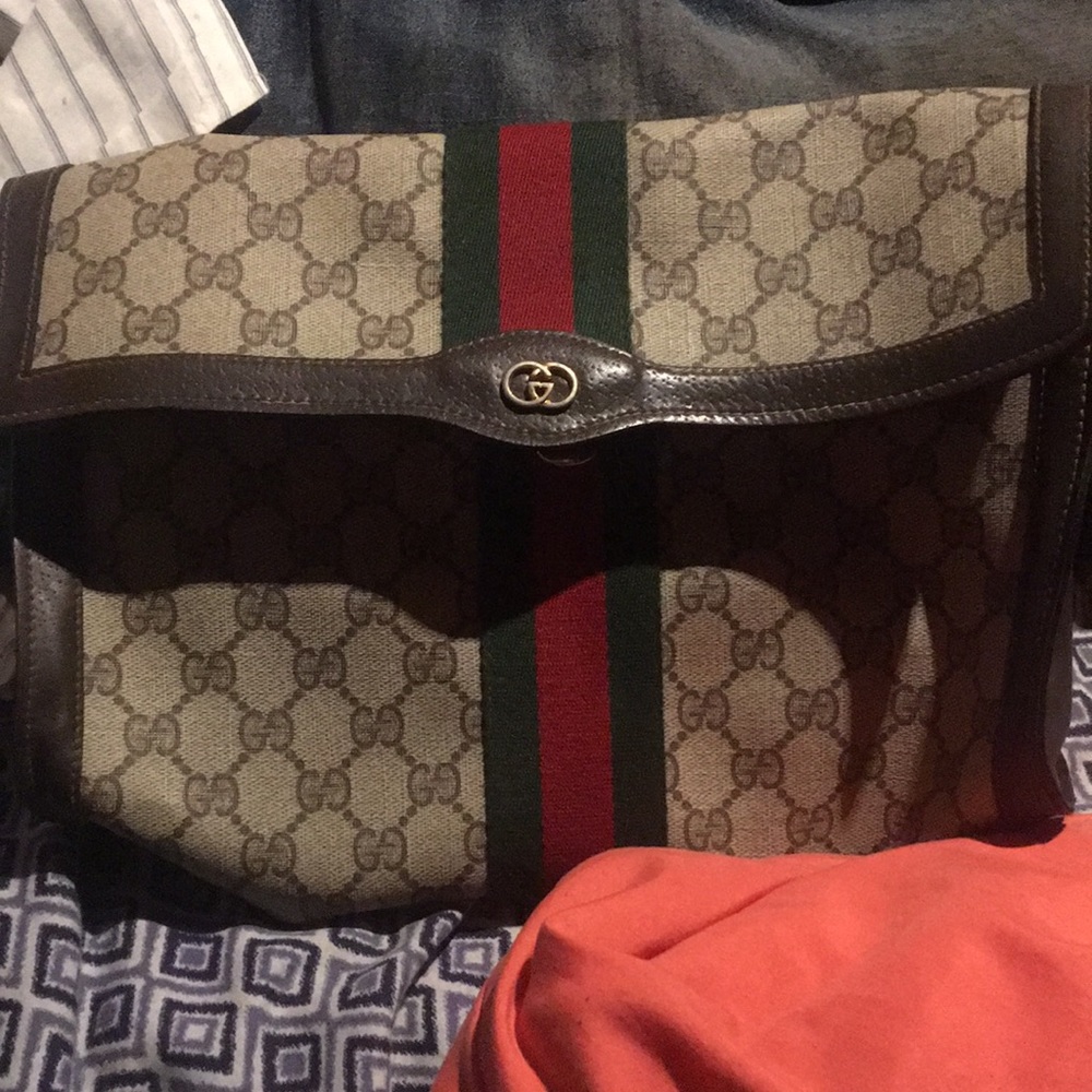 Gucci bag barely used in great condition - Picture 1 of 4